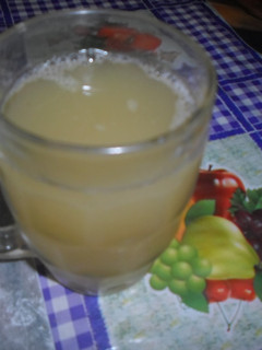 Una foto de Jugo de piña con garapiña