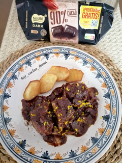 Una foto de Solomillo de cerdo con salsa de chocolate y naranja