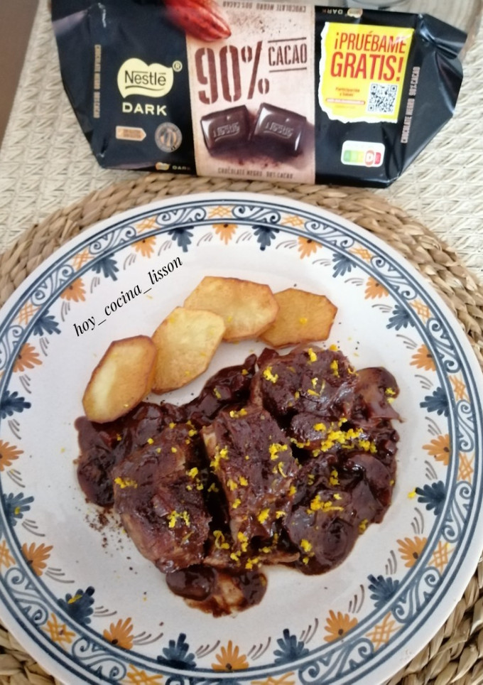 Una foto de Solomillo de cerdo con salsa de chocolate y naranja
