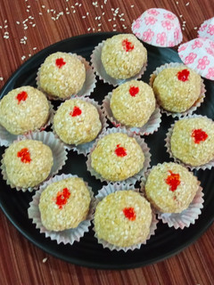 तिल के लड्डू (til ke ladoo recipe in Hindi) रेसिपी मुख्य फोटो