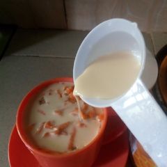 A picture of Oatmeal with carrot.