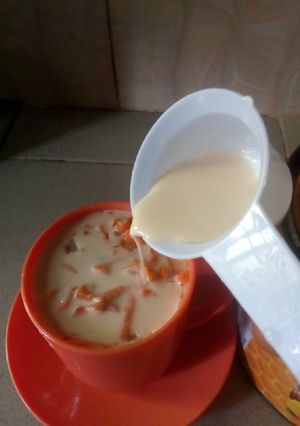 A picture of Oatmeal with carrot.
