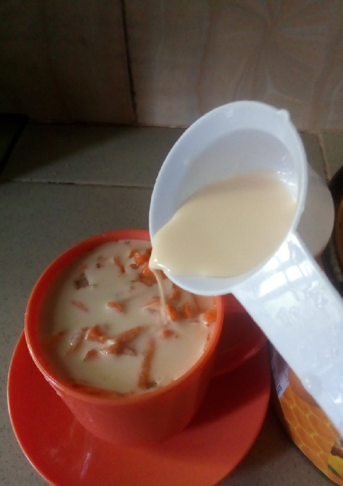 A picture of Oatmeal with carrot.
