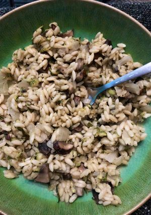 A picture of Courgette and mushroom orzotto.