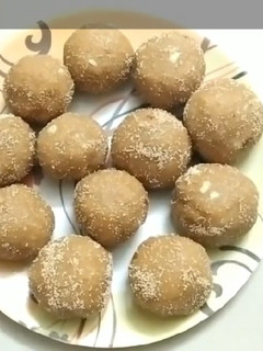 ચૂરમા ના લાડુ (Churma Ladoo Recipe In Gujarati) રેસીપી મુખ્ય ફોટો