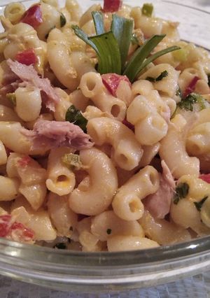 Una foto de Ensalada de pasta corta con atún 🍜