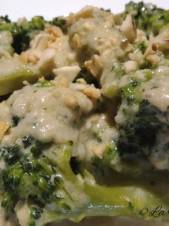 Una foto de Brócoli con salsa roquefort
