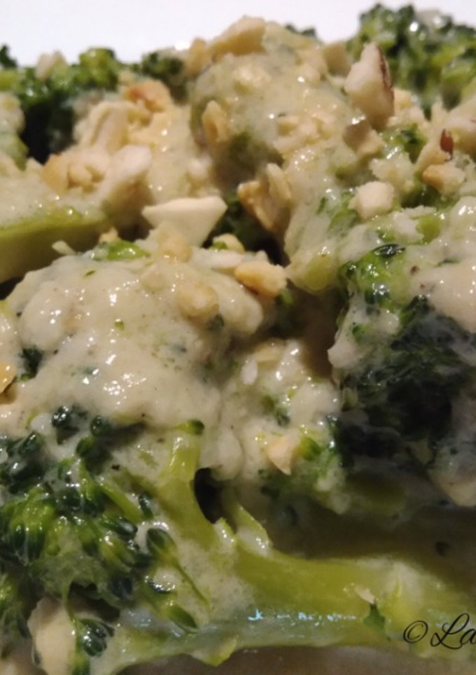 Una foto de Brócoli con salsa roquefort