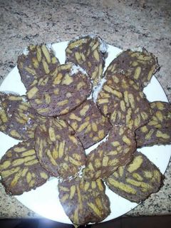 Una foto de Salami de galletas y chocolate