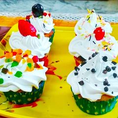 A picture of Vanilla Cupcakes.