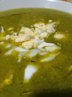 Una foto de Crema de verduras al hinojo con huevo cocido 🥚