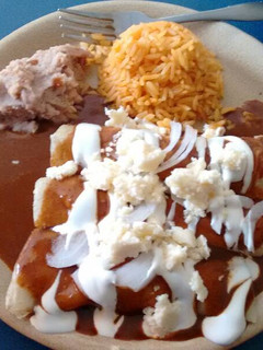 Una foto de Enchiladas de mole. ॐ