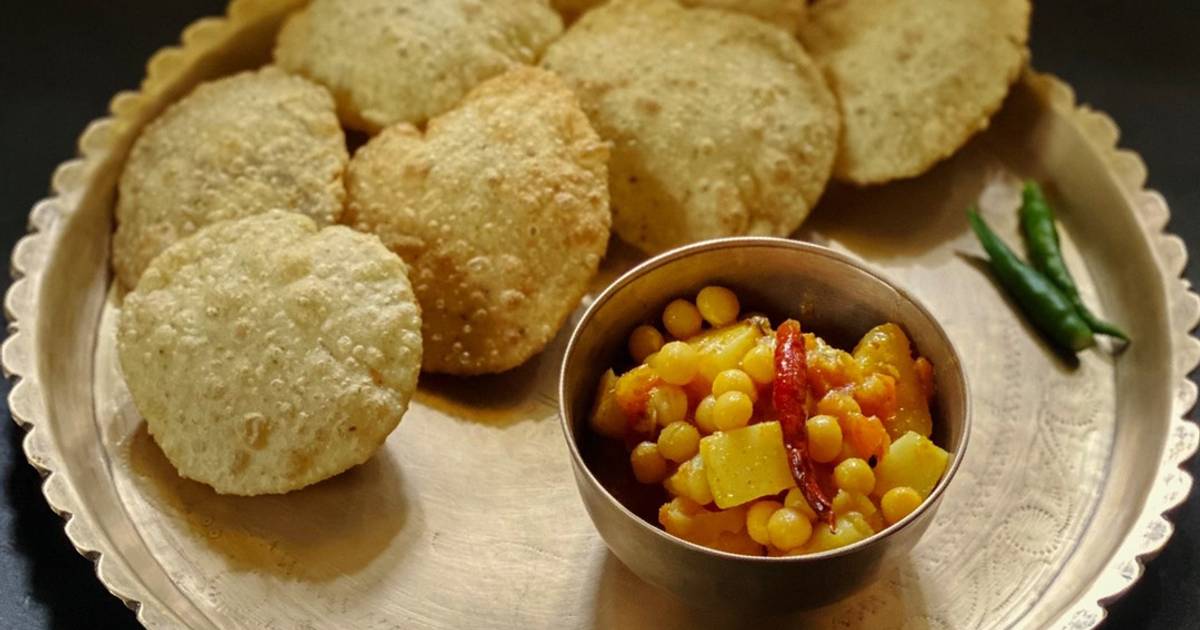 Spicy Luchi & Spicy Potato curry Recipe by Madhumita Bishnu - Cookpad