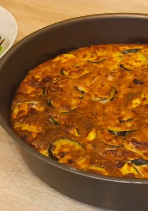 Une photo de Clafoutis aux courgettes et fromage de chèvre 🐐🥒🥗