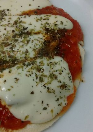 Una foto de Pizzeta de tortilla con sardinas en tomate