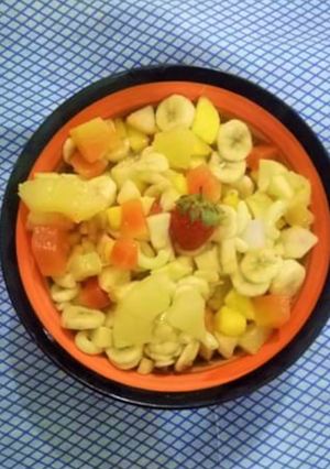 A picture of Mix Fruit Chat 🍎🍌🍍🍓🍑.