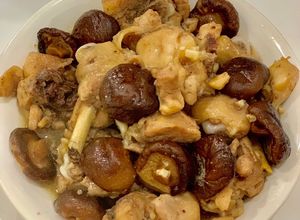 Hình của món Gà kho Nấm.