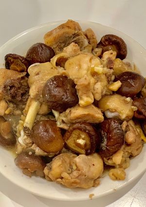 Hình của món Gà kho Nấm.