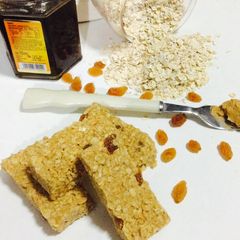 A picture of Peanut butter Honey & Oats bars.