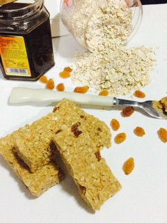 A picture of Peanut butter Honey & Oats bars.