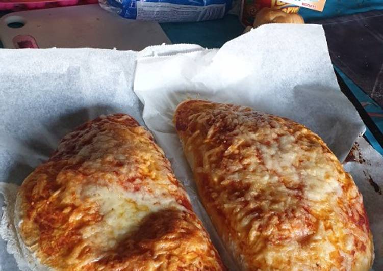 Recipe of Any-night-of-the-week Calzoni pomodoro e mozzarella (moulinex companion)