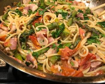 How To Serving Recipe Easy Creamy Bacon Asparagus Tomato Pasta with Boursin or Cream Cheese Very Delicious