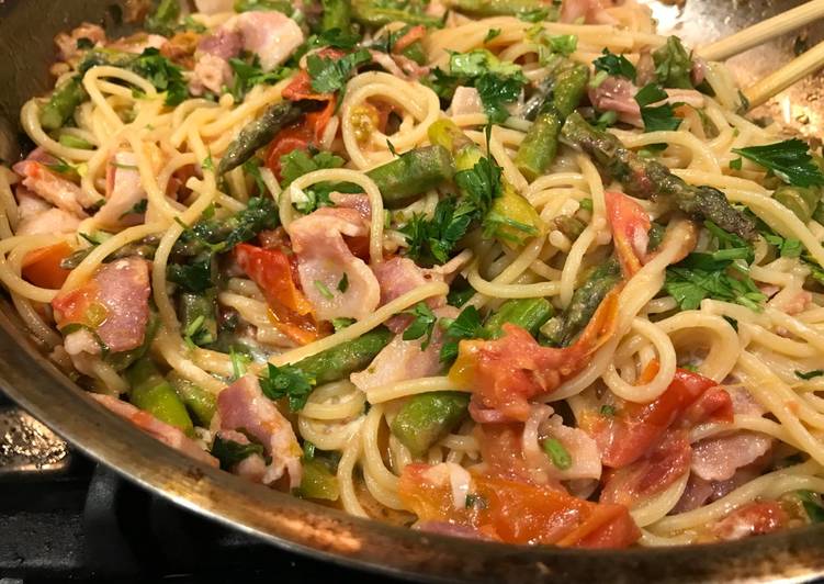 Easy Creamy Bacon, Asparagus, Tomato Pasta with Boursin (or Cream Cheese)