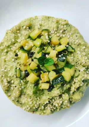 Foto di Pasta con pesto di zucchine e menta