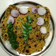 A picture of Methi paratha.