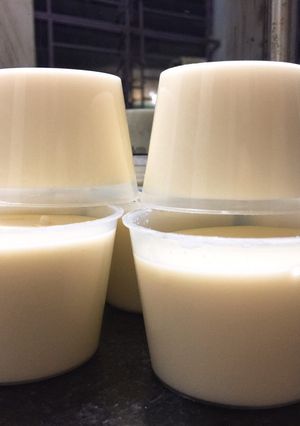 Hình của món Sữa chua úp ngược.