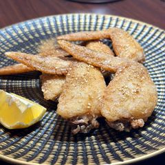 A picture of Nagoya style Chicken wings.