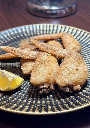 A picture of Nagoya style Chicken wings.