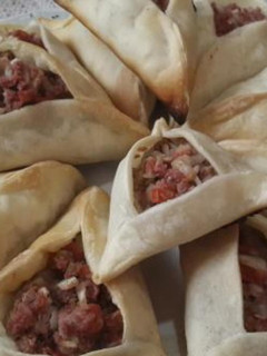 Una foto de Fatay o empanadas árabes