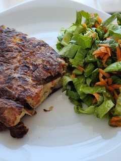 Una foto de Tortilla de papas y hongos Shiitake