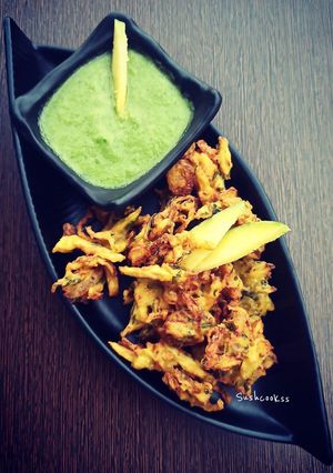 A picture of Raw mango pakodas.