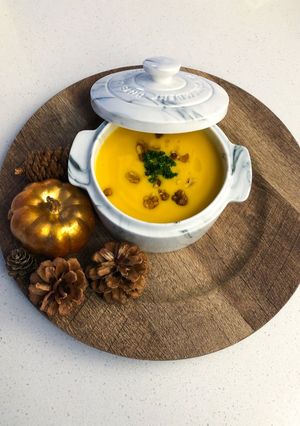 Une photo de Velouté de Potimarron et huile de mandarine
