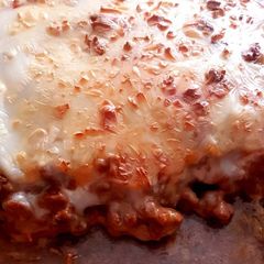 A picture of Baked beef with bechamel.