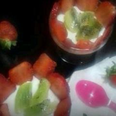 A picture of Strawberry and kiwi panna cotta.
