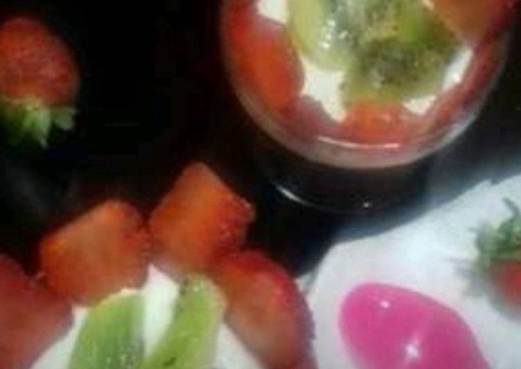 Steps to Prepare Speedy Strawberry and kiwi panna cotta