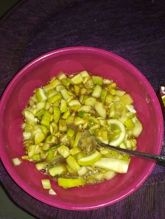 Langkah Mudah untuk Membikin Resep  Rujak timun yang Bikin Ngiler, Enak