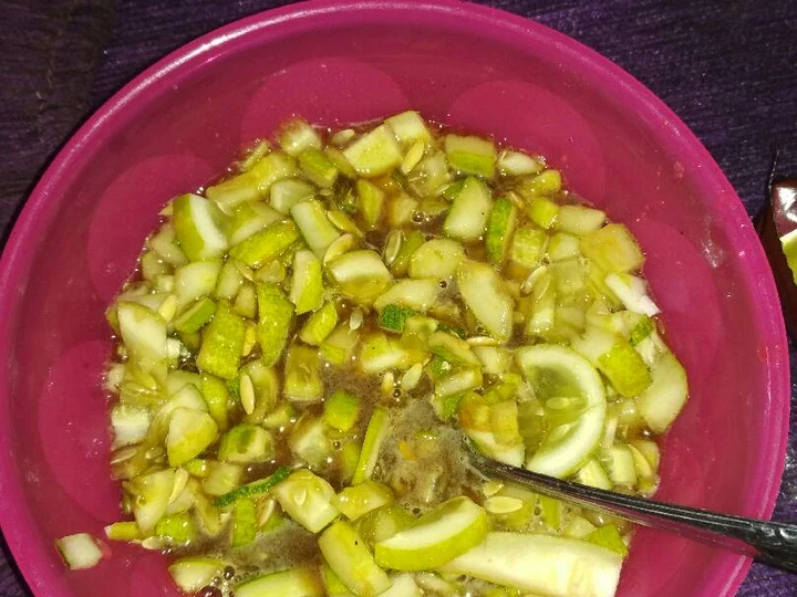 Langkah Mudah untuk Membikin Resep  Rujak timun yang Bikin Ngiler, Enak