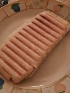 Une photo de Panini jambon fromage