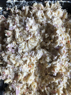 Una foto de Ensalada de pasta “coditos”estilo cubano