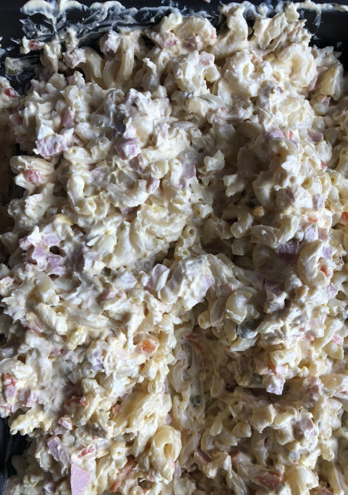 Una foto de Ensalada de pasta “coditos”estilo cubano