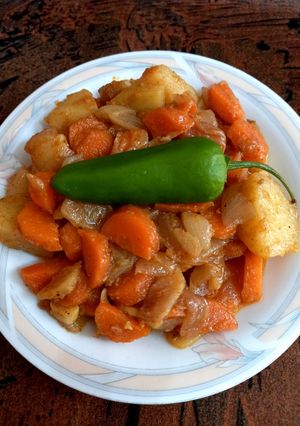 A picture of Carrot with potato 🥕🥕🥔🥔.