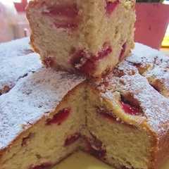 Foto di Torta soffice alle fragole e yogurt greco (Cucina Italiana)