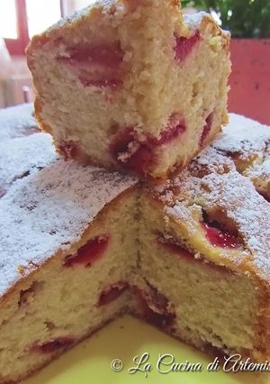 Foto di Torta soffice alle fragole e yogurt greco (Cucina Italiana)