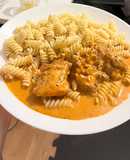 Gà hầm sốt ớt ngọt cùng nui