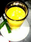 Jugo de papaya, banana (plátano) y sábila