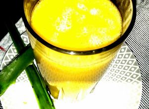 Una foto de Jugo de papaya, banana (plátano) y sábila